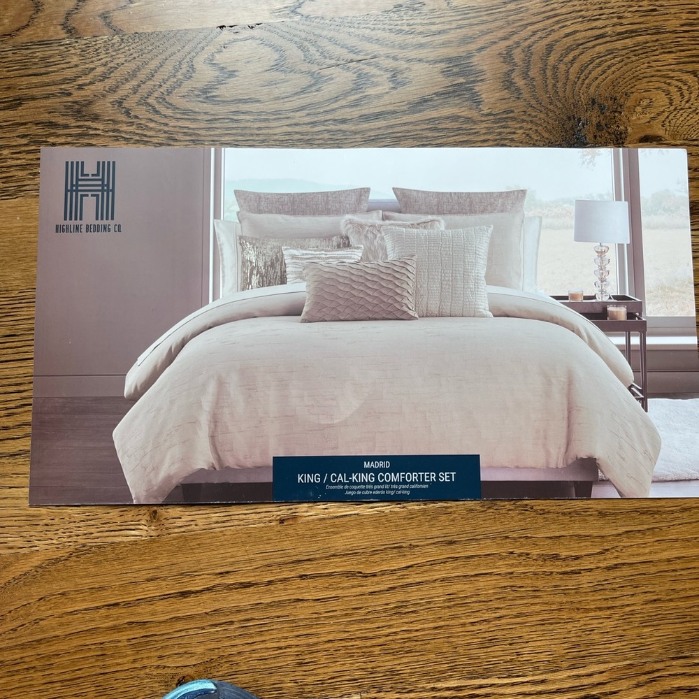 Cream Comforter Set with Subtle Textured Pattern